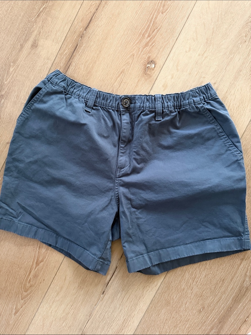chubbies Men's Original Shorts dark grey Flat Front Shorts 5.5”